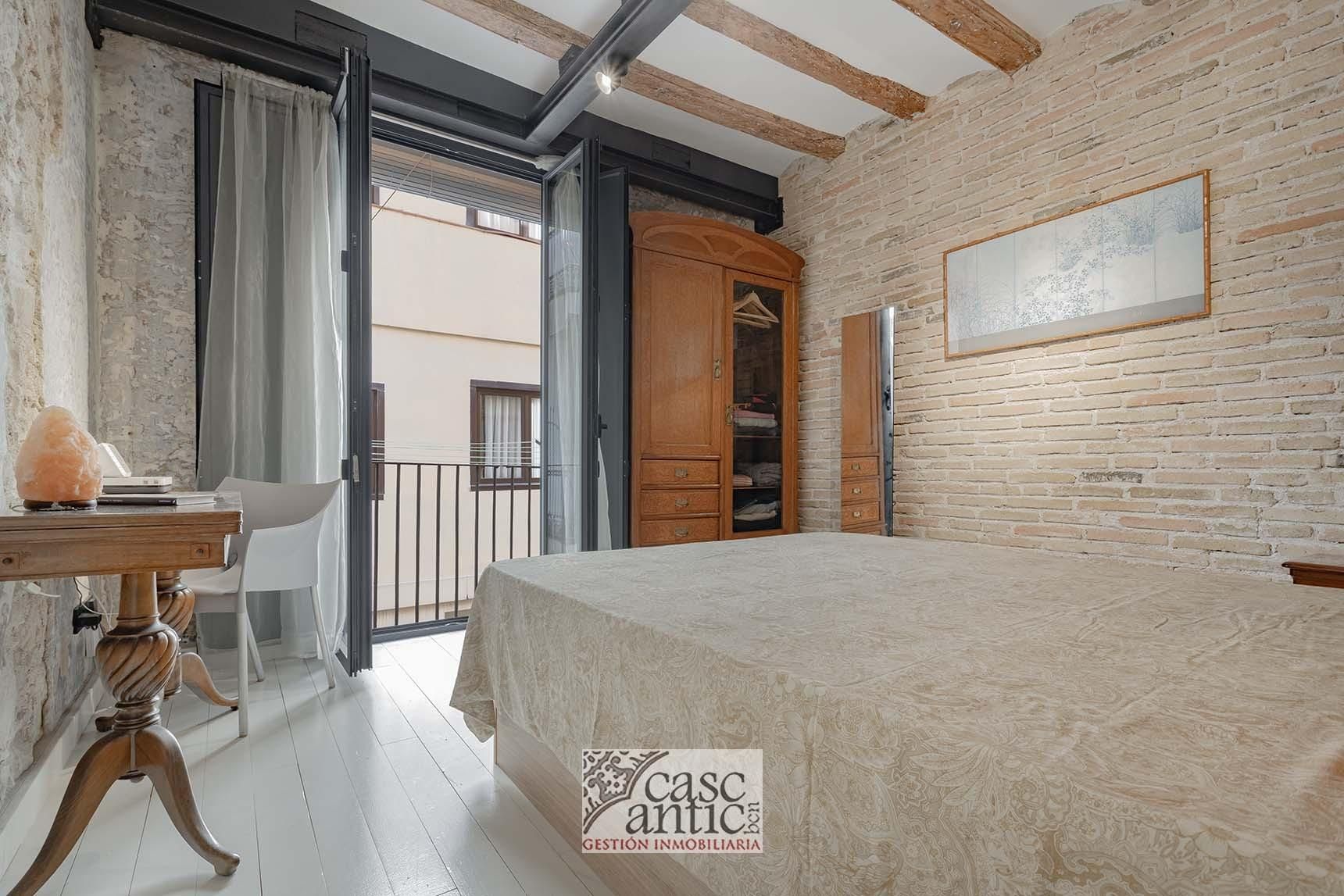 Bedroom of Flat for sale in  Barcelona Capital  with Furnished, Balcony and Alarm