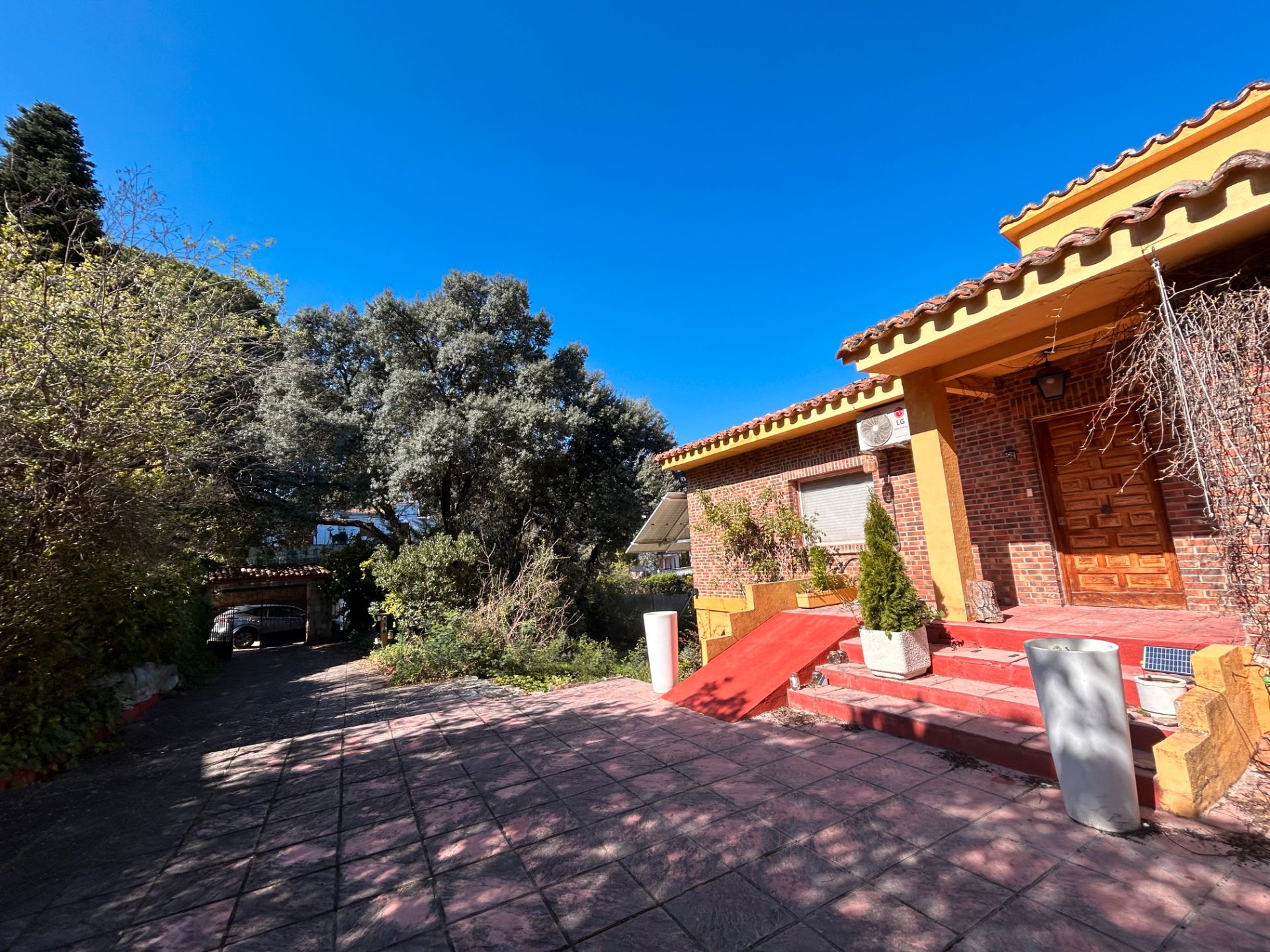 Vista exterior de Casa o xalet en venda en San Martín de Valdeiglesias amb Calefacció, Jardí privat i Terrassa