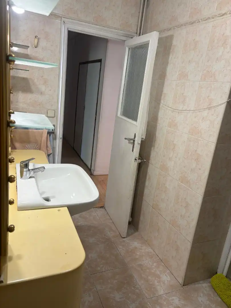 Bathroom of Flat for sale in Madrid  with Air Conditioner, Heating and Terrace