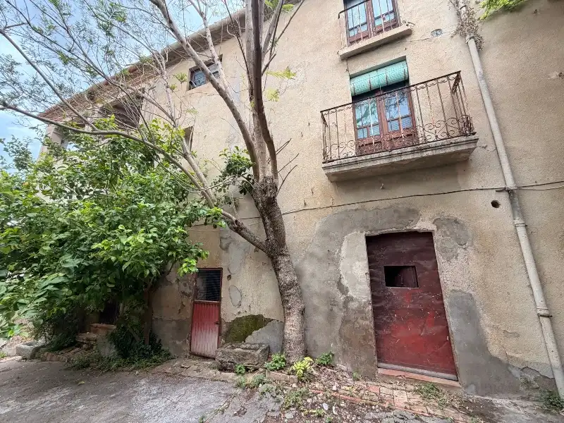 Vista exterior de Casa o xalet en venda en Saus, Camallera i Llampaies amb Terrassa i Balcó