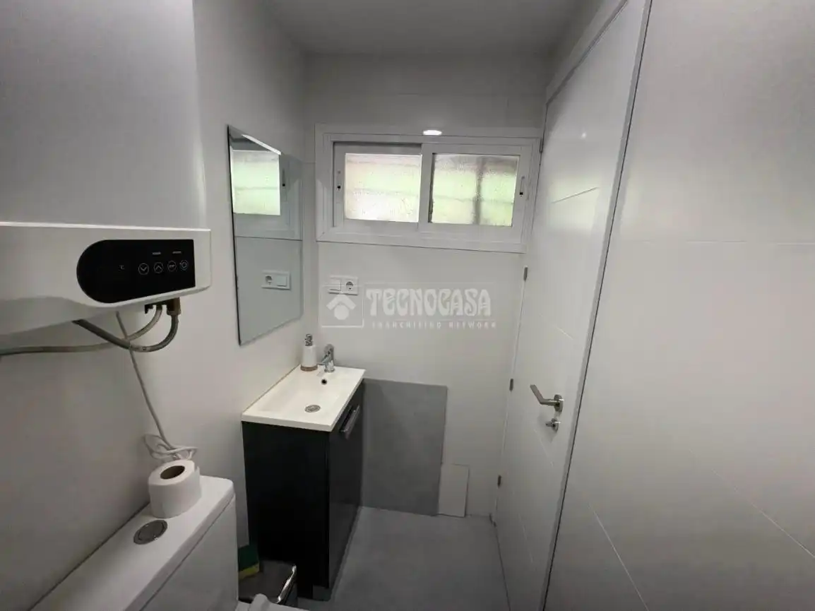 Bathroom of Commercial properties for rent in Madrid