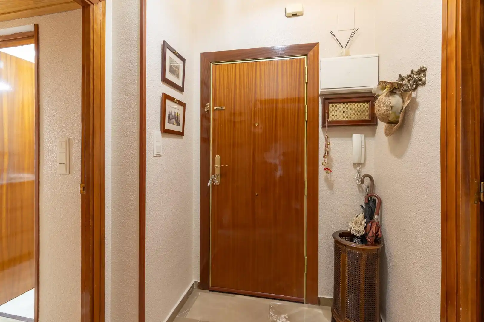 Wohnung zum Verkauf in Albolote mit Klimaanlage, Heizung und Balkon