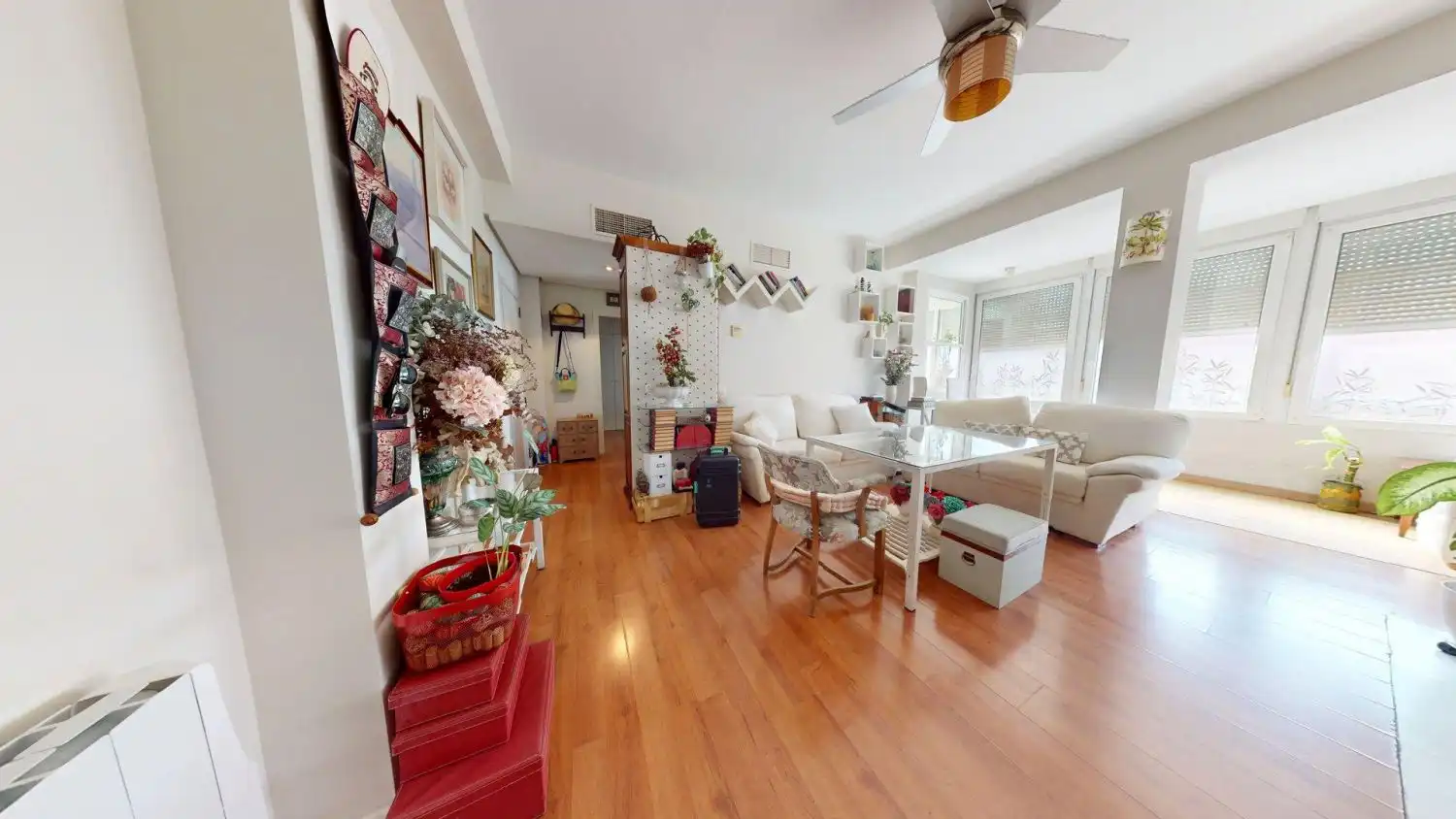 Living room of Flat for sale in Sevilla  with Air Conditioner and Parquet flooring