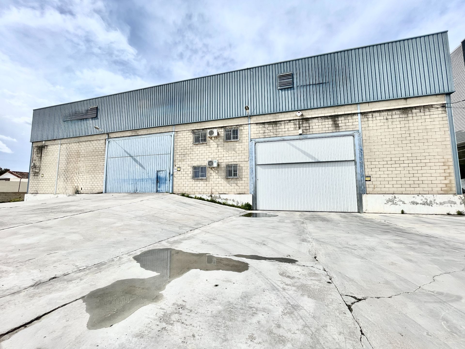 Vista exterior de Nau industrial de lloguer en San Antonio de Benagéber
