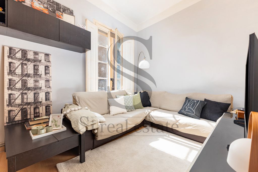 Living room of Flat for sale in  Barcelona Capital  with Air Conditioner, Heating and Parquet flooring