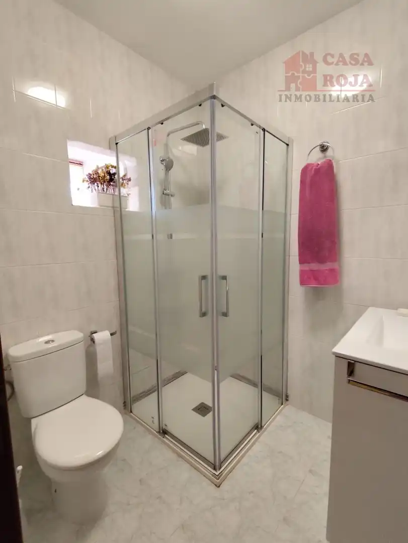 Baño de Casa o chalet en venta en Cangas  con Calefacción, Terraza y Piscina