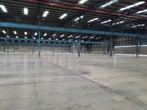 Außenansicht von Fabrikhallen zur Miete in Almussafes