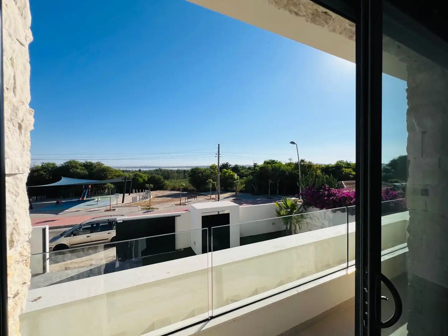 Vista exterior de Casa o xalet en venda en Torrevieja amb Aire condicionat, Calefacció i Jardí privat