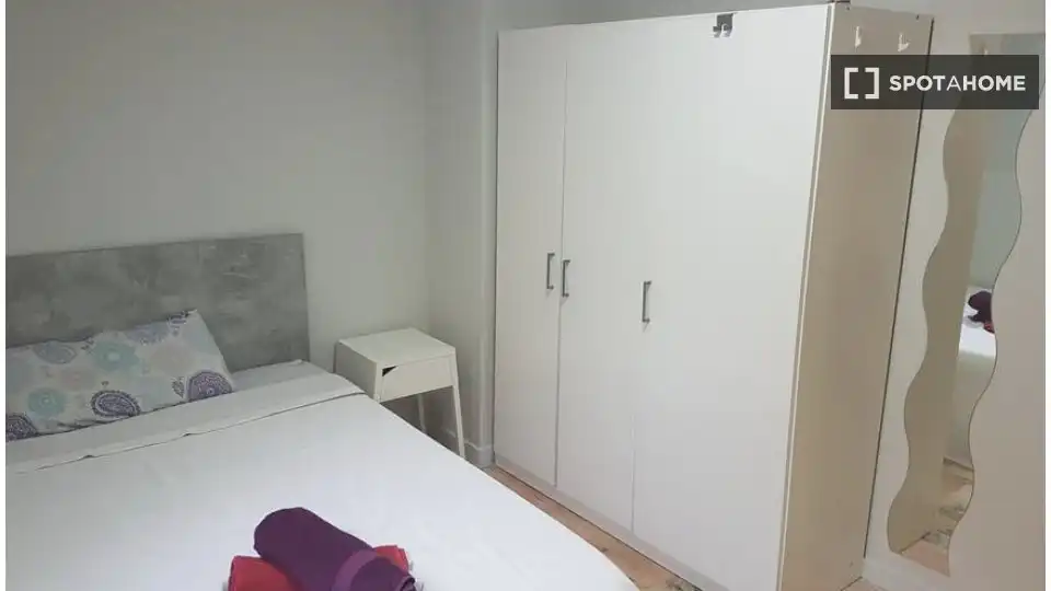 Habitación de Piso de alquiler en Sevilla con Aire acondicionado, Calefacción y Amueblado