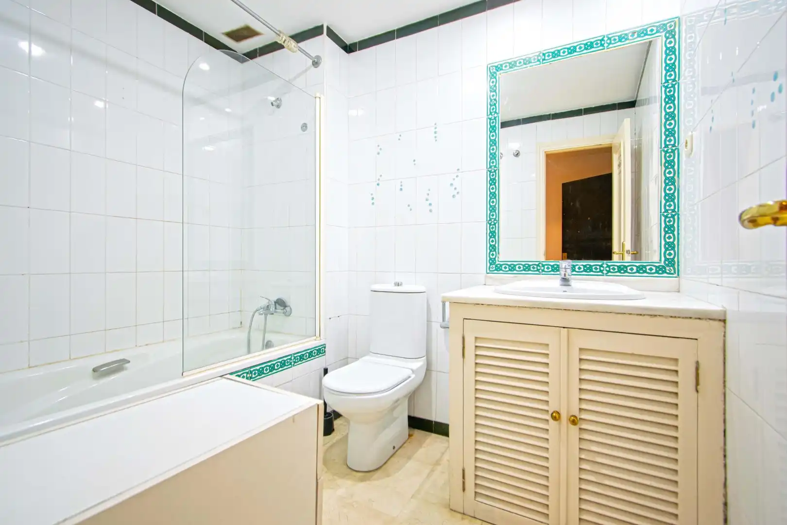 Baño de Apartamento en venta en Sevilla con Aire acondicionado, Calefacción y Amueblado