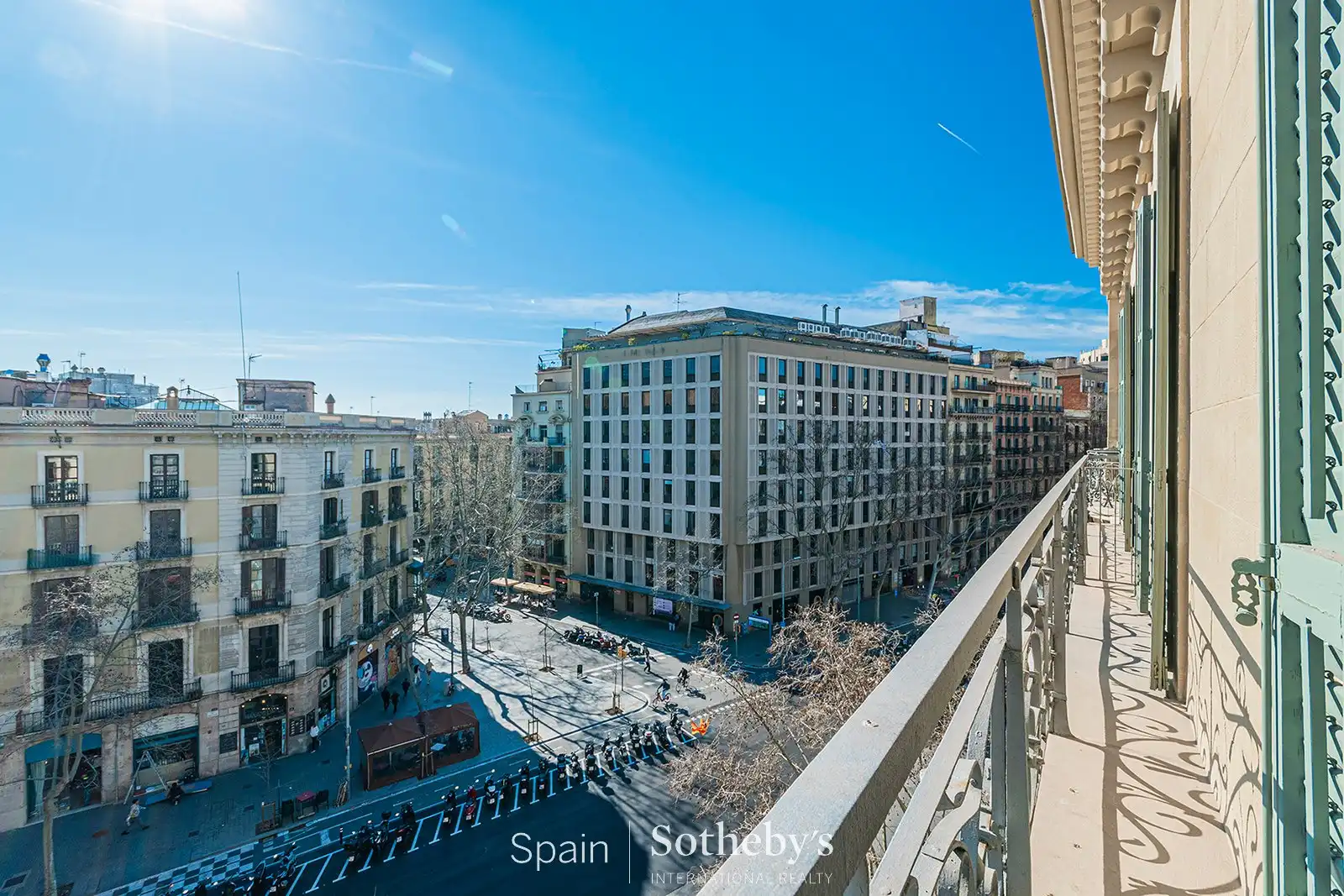 Außenansicht von Wohnungen zum Verkauf in Barcelona mit Klimaanlage, Heizung und Abstellraum