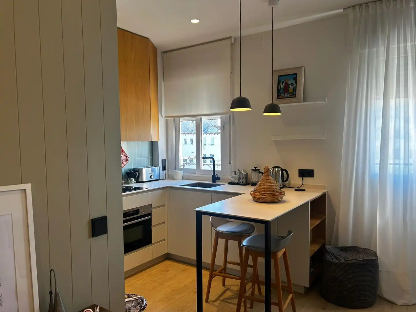 Cuina de Apartament de lloguer en Madrid amb Aire condicionat, Calefacció i Moblat