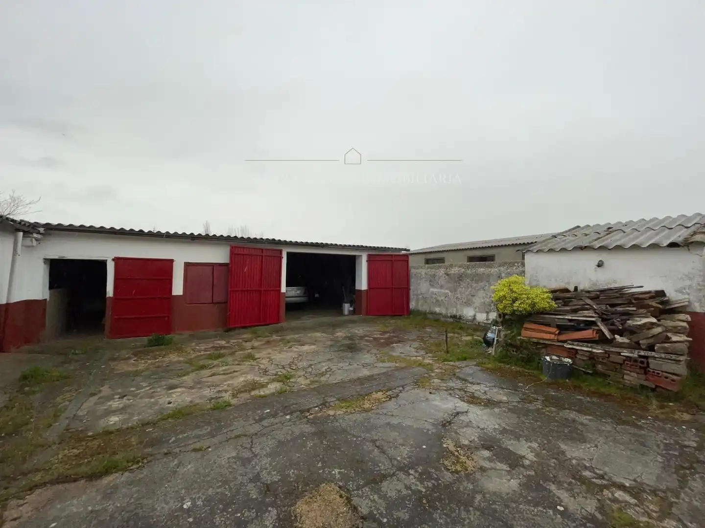 Vista exterior de Casa o xalet en venda en San Pedro de Rozados amb Calefacció, Traster i Moblat