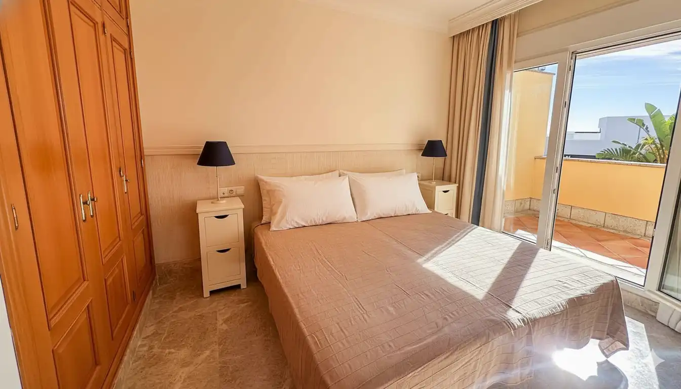 Habitación de Casa adosada de alquiler en Marbella con Aire acondicionado, Jardín privado y Terraza