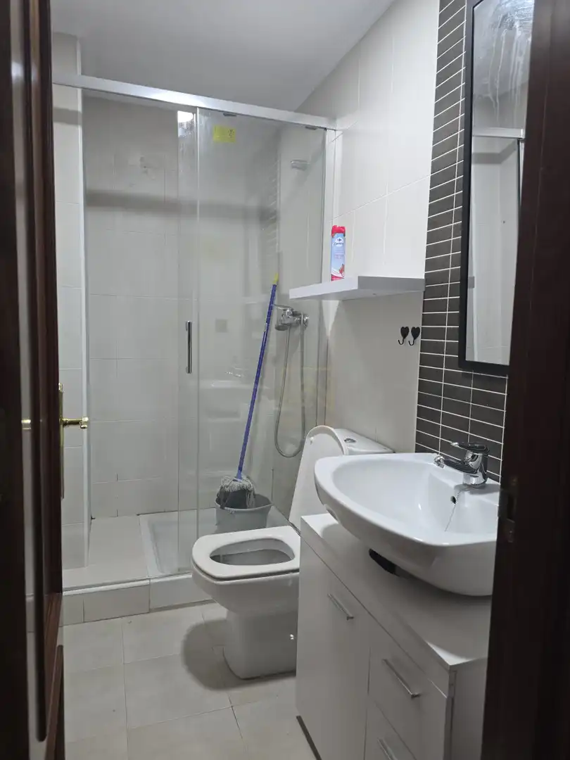 Badezimmer von Wohnung zur Miete in Piélagos mit Heizung, Parkett und Möbliert