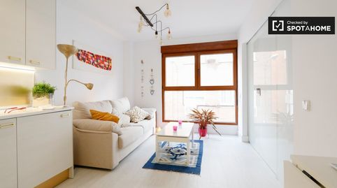 Apartamento de 1 dormitorio en alquiler en Valdeacederas, Madrid
