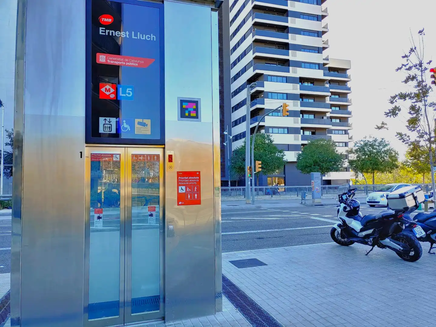 Außenansicht von Büro zum Verkauf in L'Hospitalet de Llobregat mit Klimaanlage, Abstellraum und Alarm