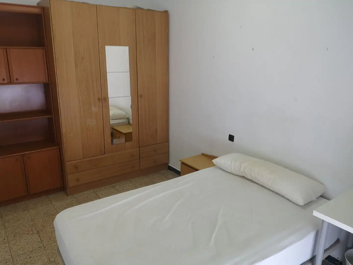 Wohnung zur Miete in N/A, Instituts - Universitat