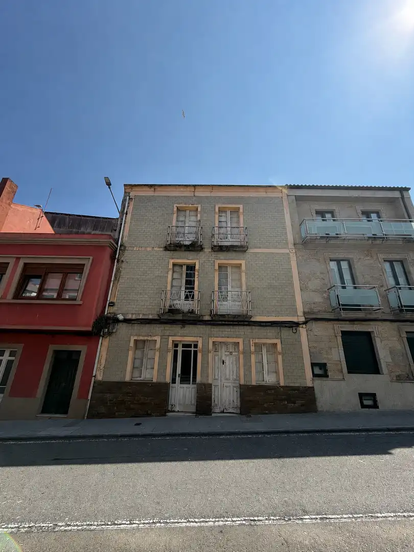 Vista exterior de Casa adosada en venda en Ponteceso amb Terrassa