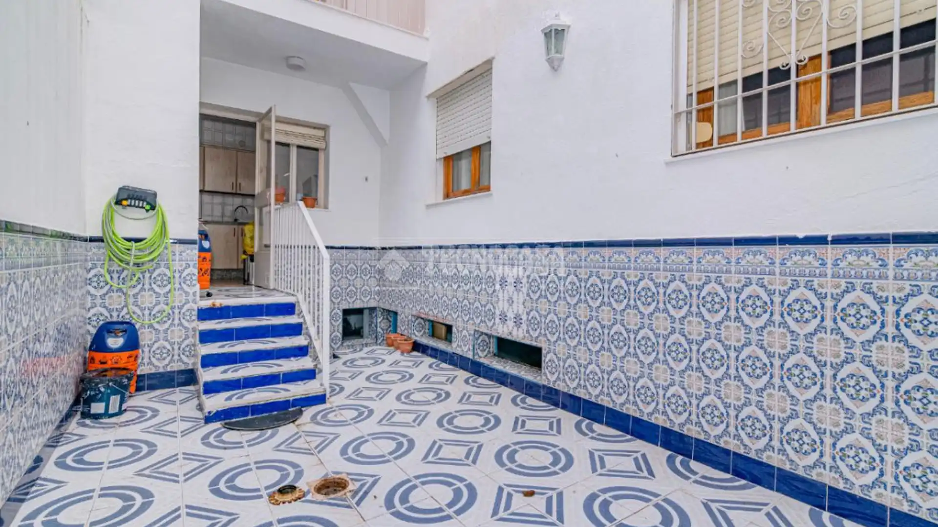 Vista exterior de Casa adosada en venta en Lucena