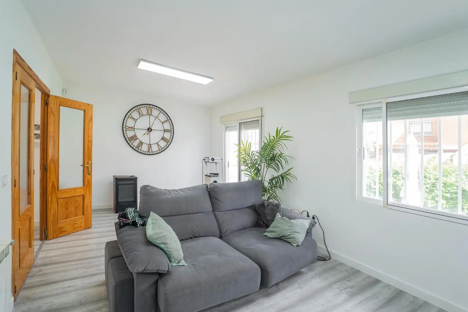 Sala de estar de Casa adosada en venta en Cedillo del Condado con Calefacción, Jardín privado y Terraza