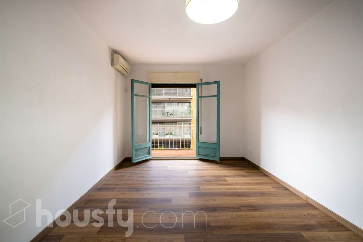 Bedroom of Flat for sale in  Barcelona Capital  with Air Conditioner, Heating and Parquet flooring