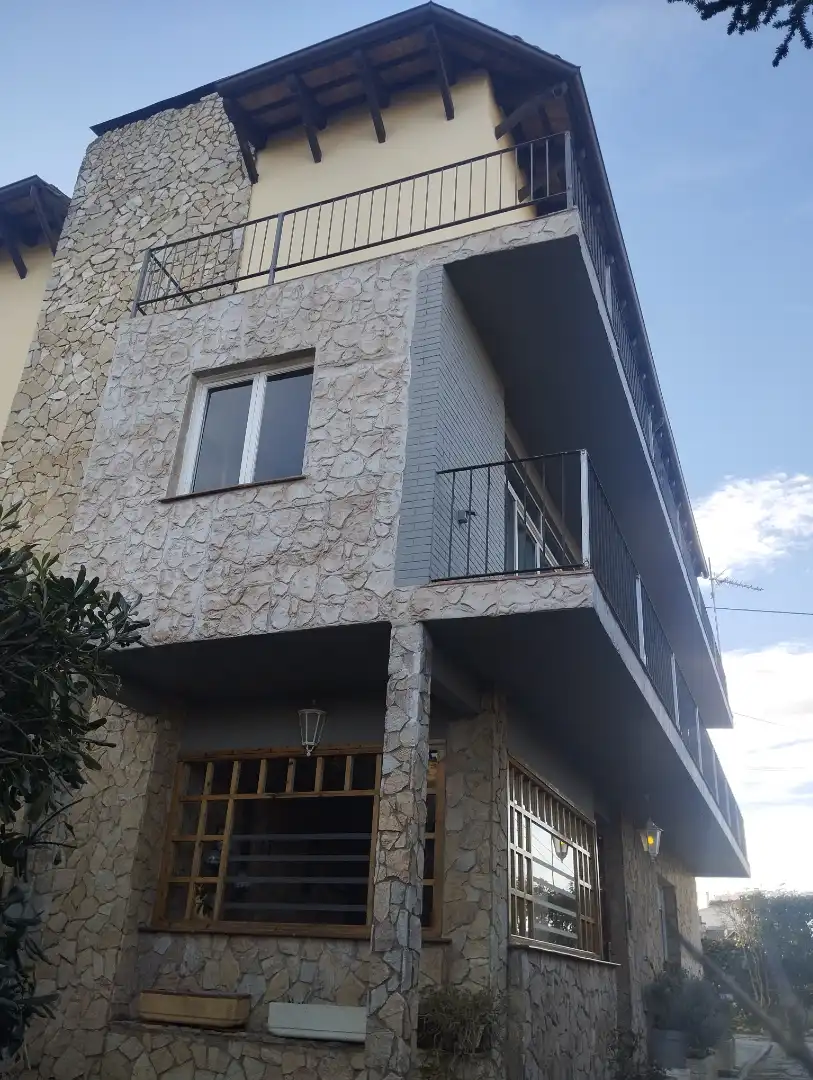 Casa con terraza en venta en Carrer Costa Brava 238