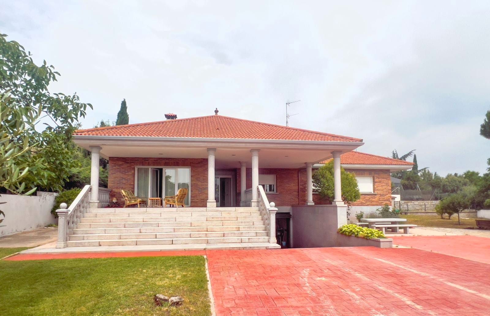 Vista exterior de Casa o xalet en venda en Galapagar amb Aire condicionat, Calefacció i Jardí privat