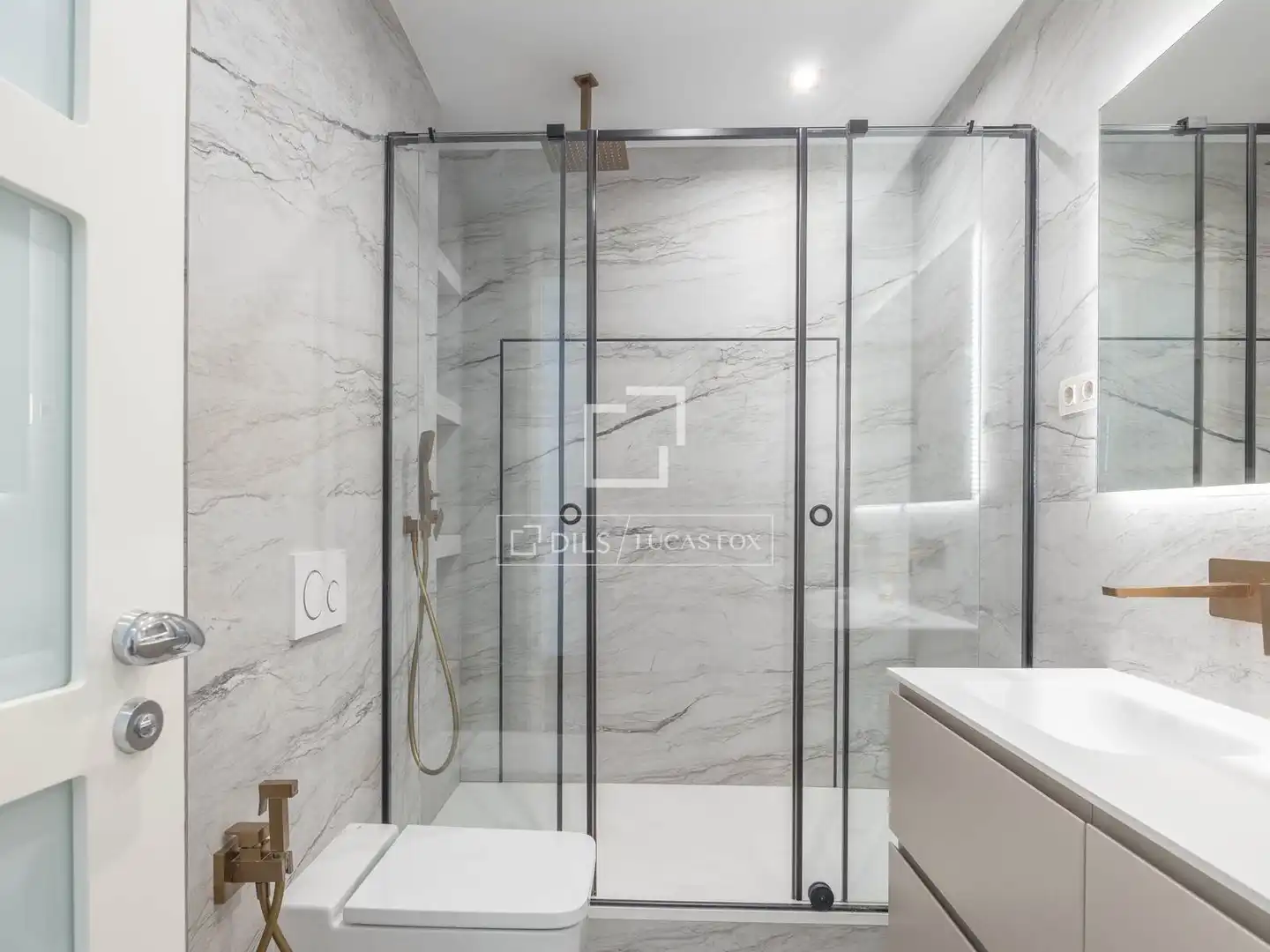 Bathroom of Flat for rent in Valencia  with Air Conditioner, Heating and Parquet flooring
