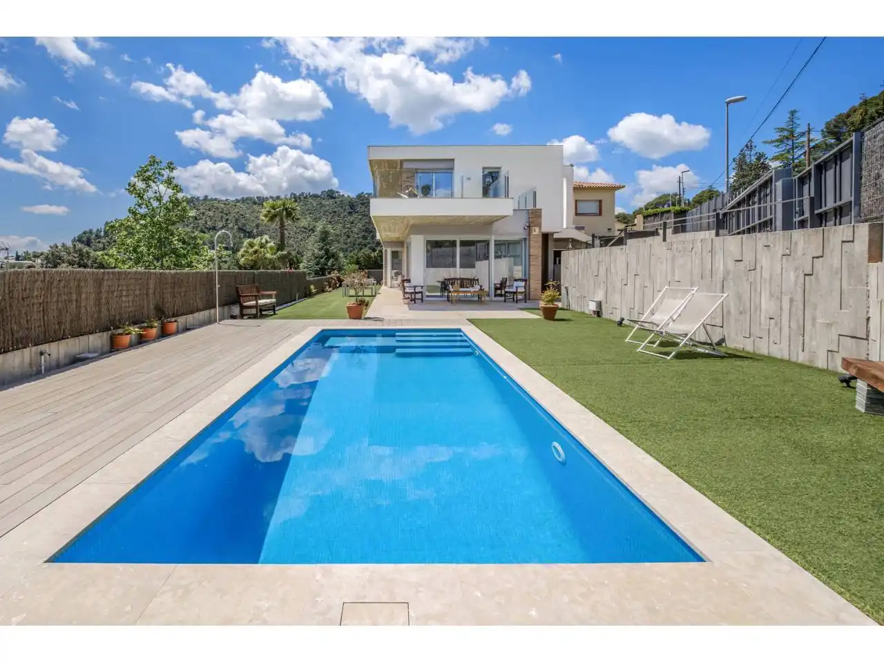 Piscina de Casa o xalet en venda en Matadepera amb Aire condicionat, Calefacció i Jardí privat