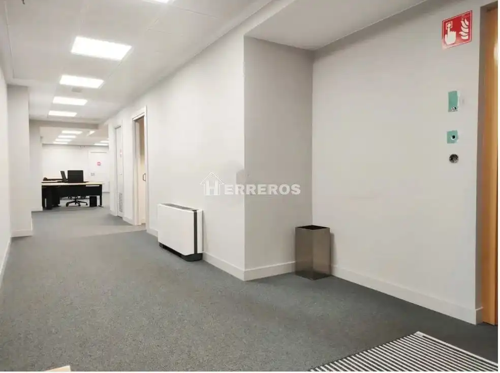 Ufficio con ascensore in vendita a gran via juan carlos i, imagen 16