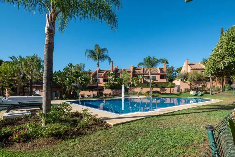 Jardí de Casa adosada en venda en Marbella amb Aire condicionat, Calefacció i Jardí privat