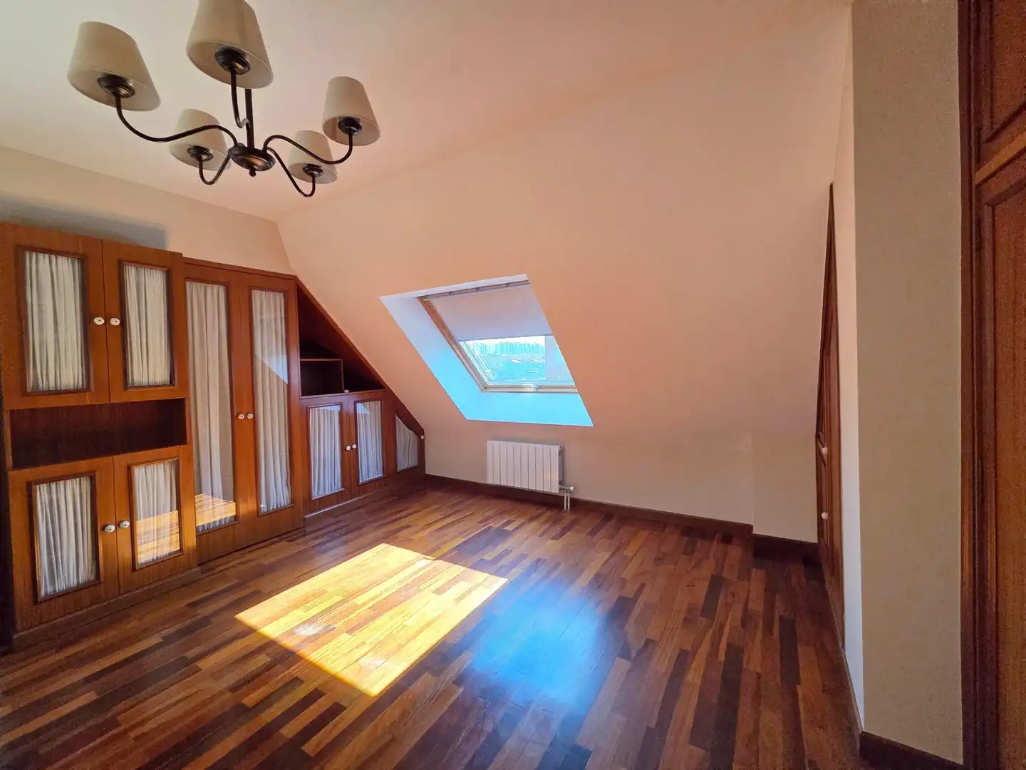 Schlafzimmer von Dachboden zur Miete in Santander mit Heizung, Privatgarten und Parkett