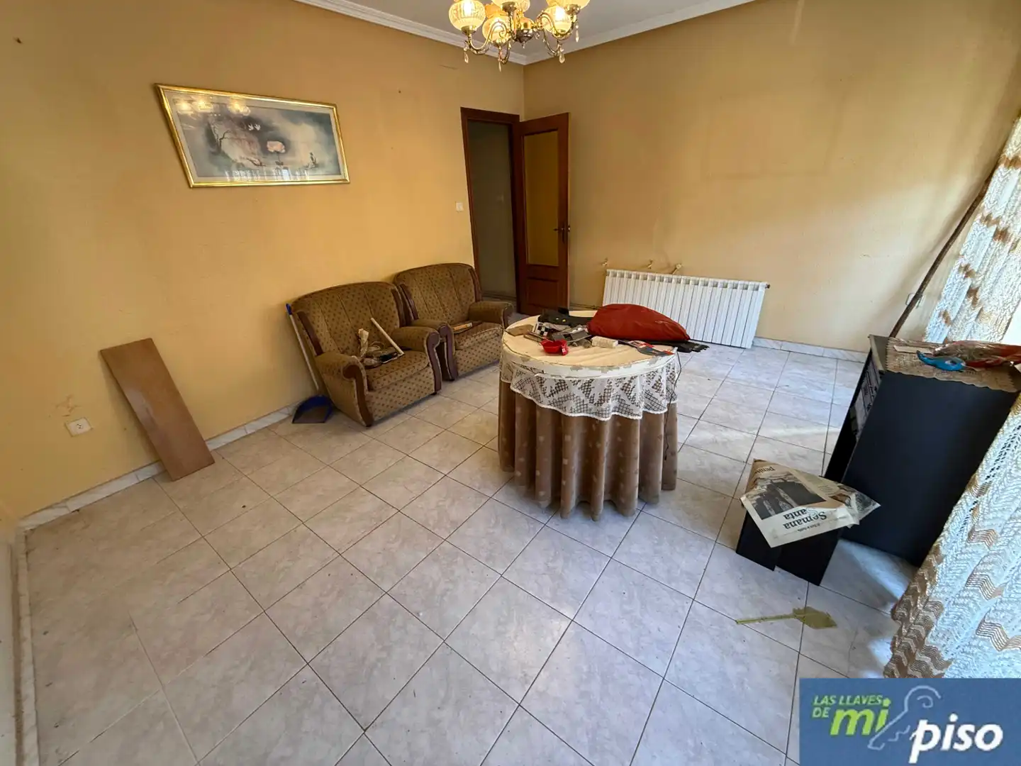 Sala de estar de Casa o chalet en venta en Nava del Rey con Calefacción, Jardín privado y Terraza