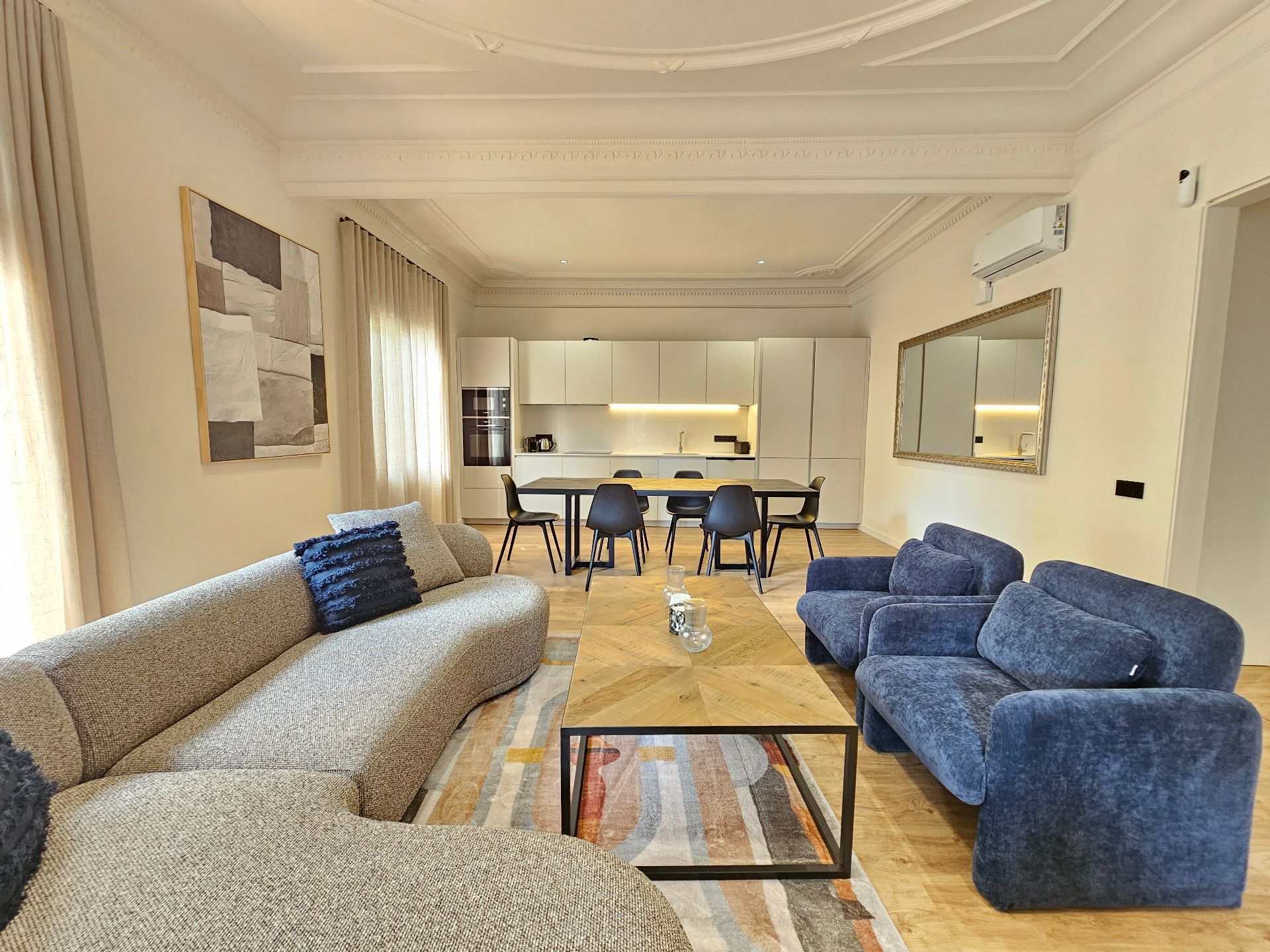 Sala de estar de Piso de alquiler en  Barcelona Capital con Aire acondicionado, Calefacción y Amueblado