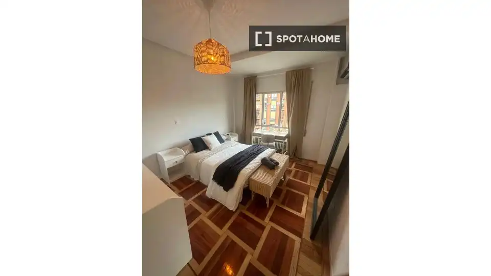 Bedroom of Flat for share in Madrid  with Air Conditioner, Heating and Terrace