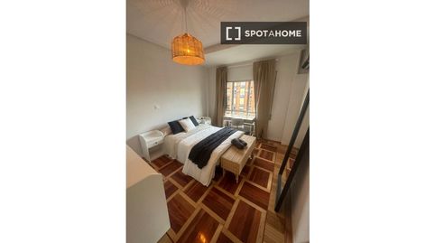 Photo 5 of Room in Pacífico, Madrid Capital