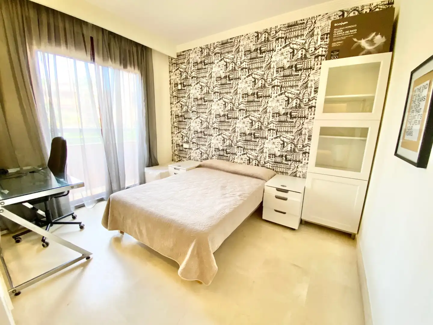 Schlafzimmer von Wohnungen zur Miete in Marbella mit Klimaanlage, Terrasse und Schwimmbad