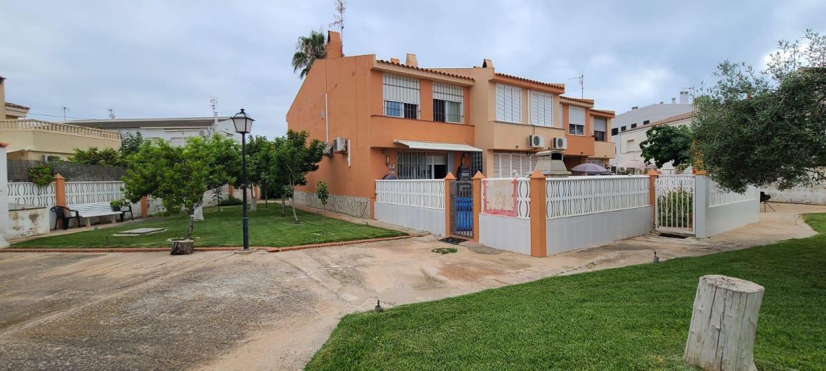 Exterior view of Single-family semi-detached for sale in Vinaròs  with Air Conditioner, Heating and Terrace