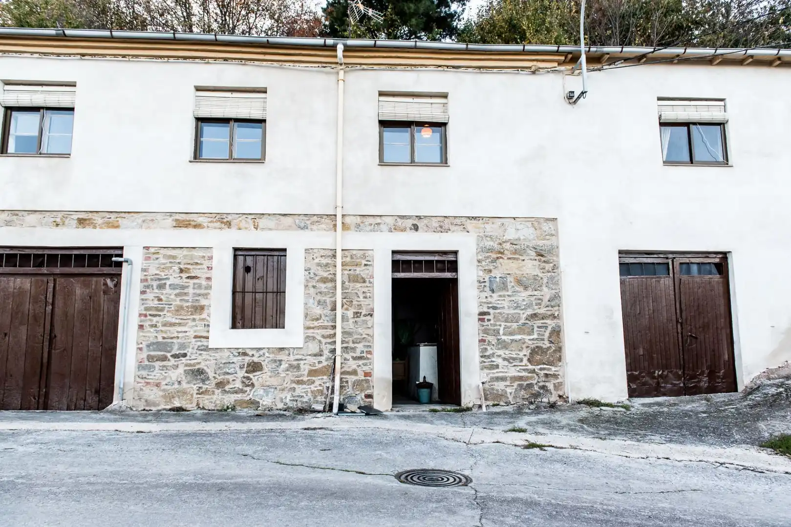 Vista exterior de Casa o xalet en venda en Corullón amb Calefacció, Jardí privat i Terrassa