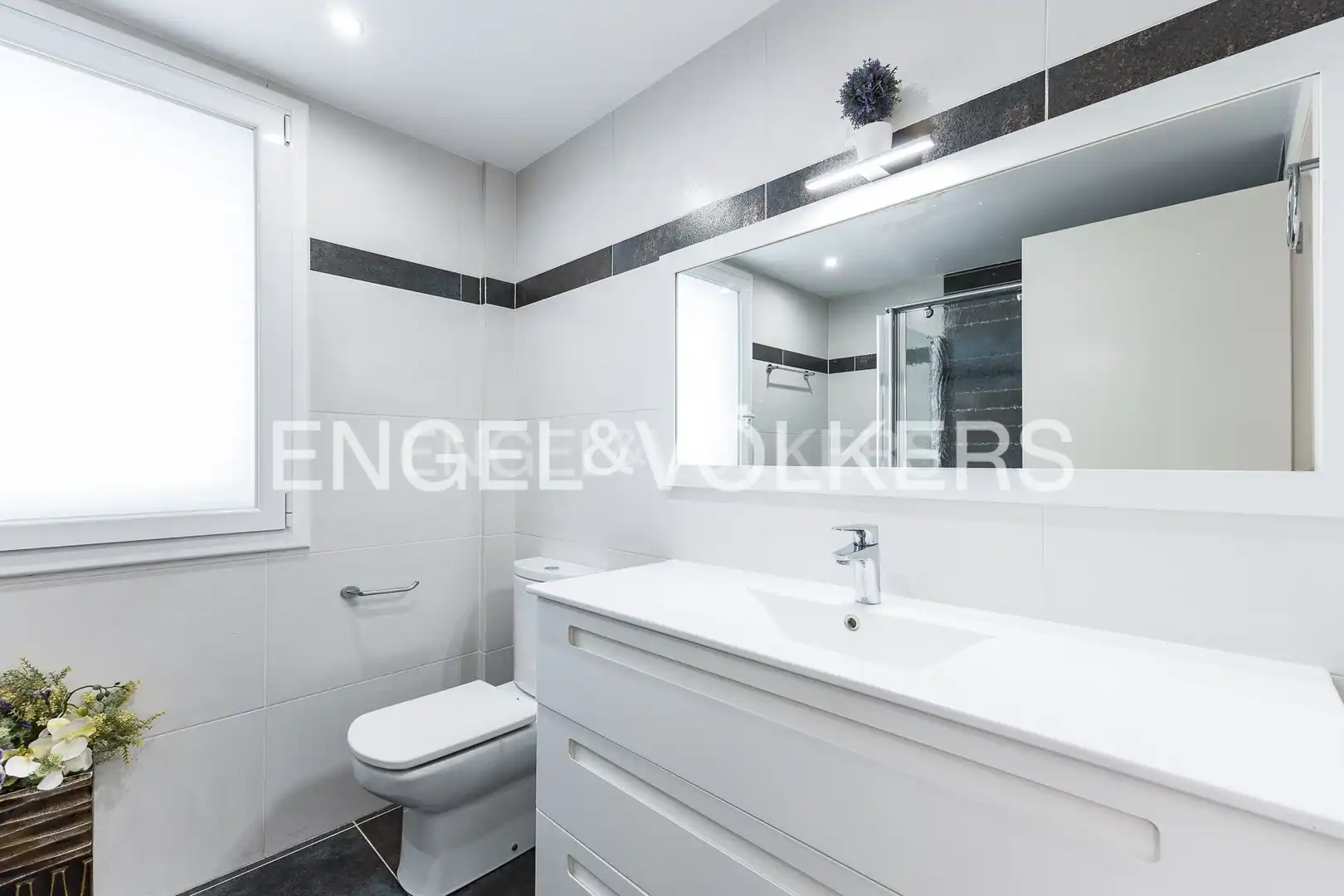 Bathroom of Houses for sale in Sant Boi de Llobregat  with Air Conditioner, Heating and Private garden