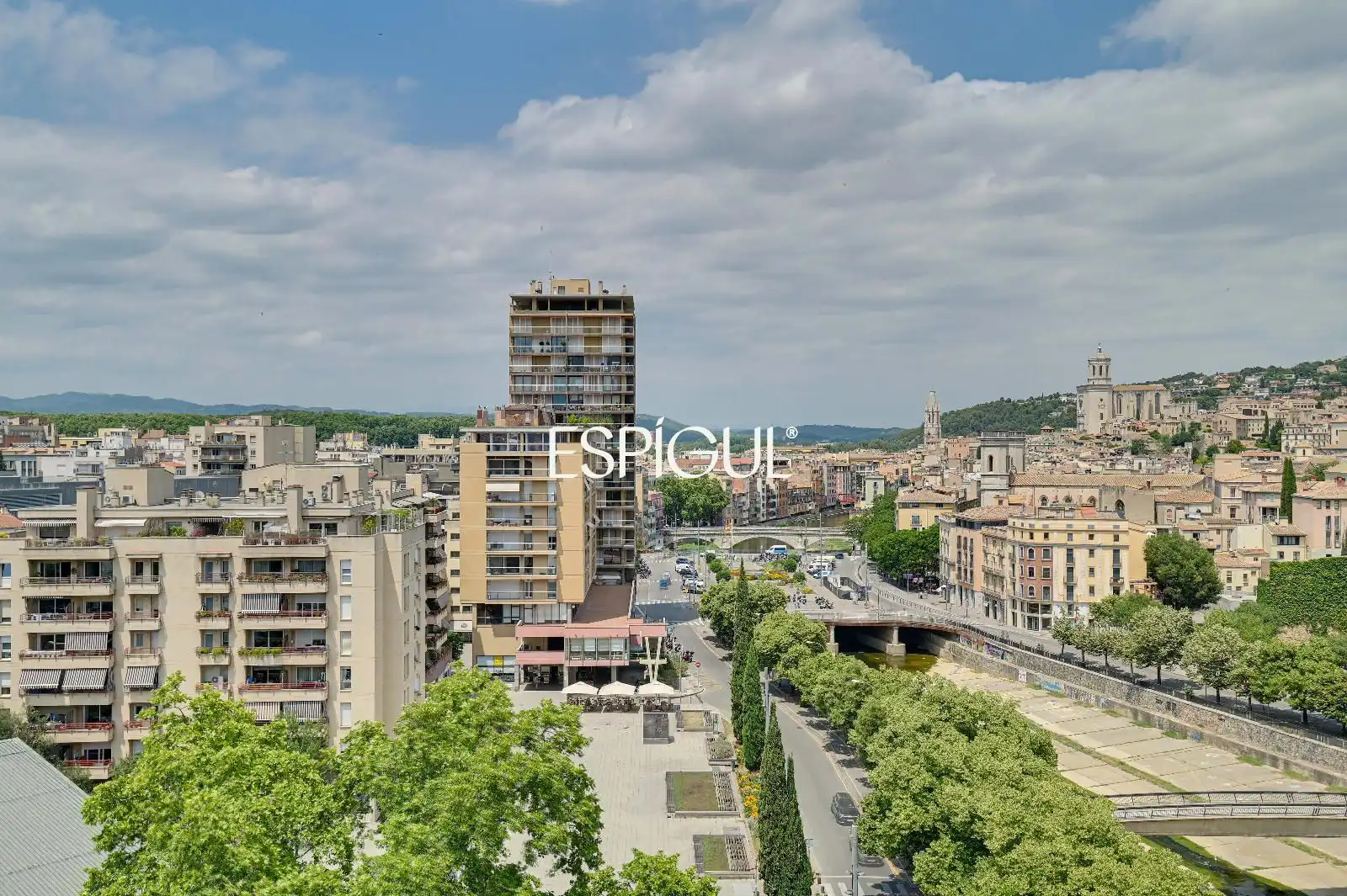 Vista exterior de Piso en venta en Girona con Calefacción, Parquet y Amueblado