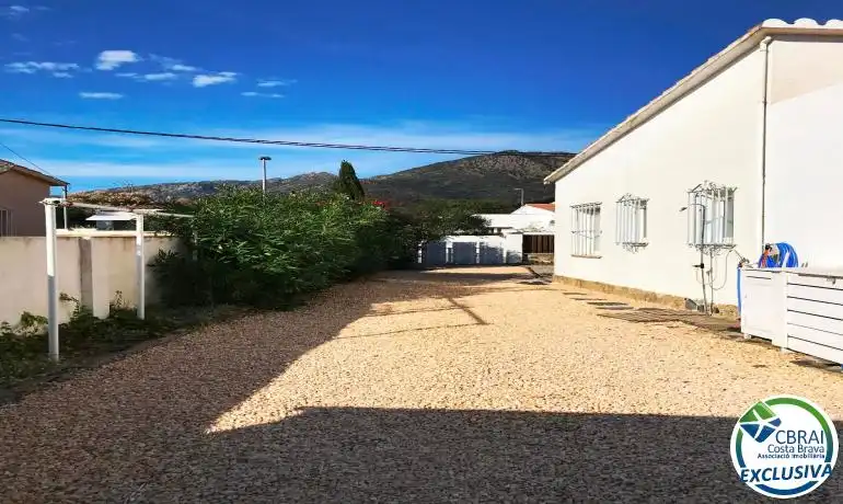 Villa con piscina in vendita a Calle Urgell 11, imagen 4