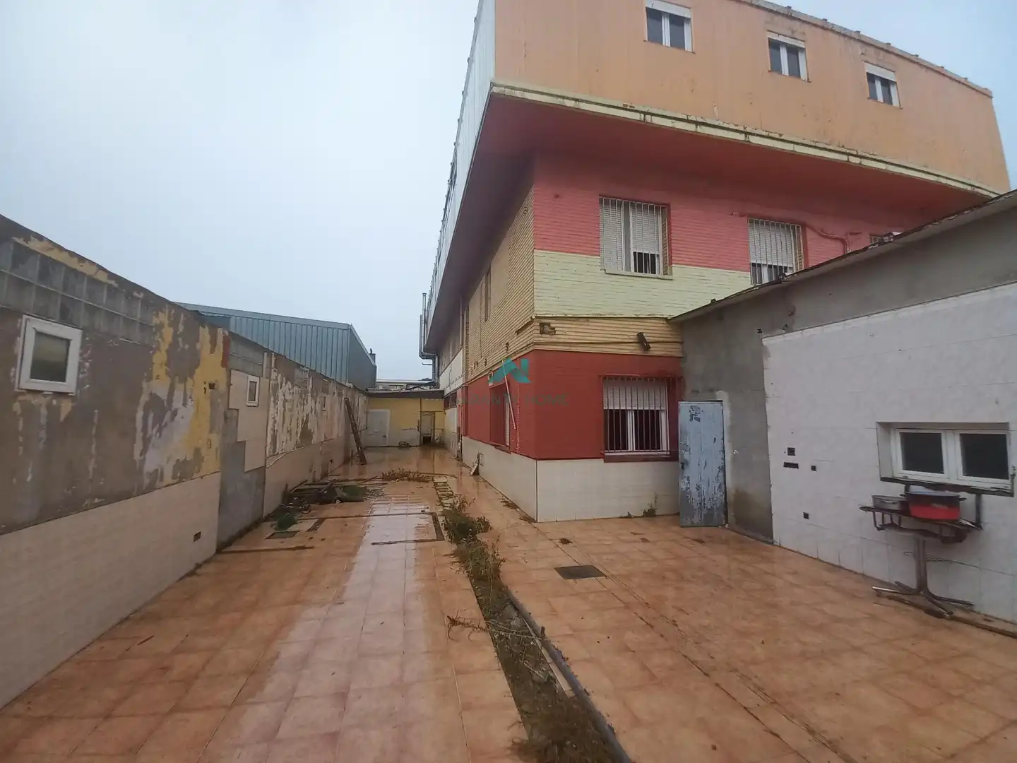 Vista exterior de Edifici en venda en Tudela