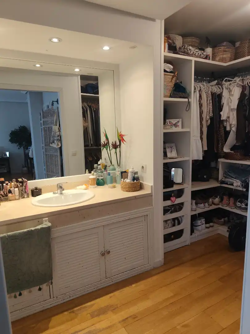 Badezimmer von Einfamilien-Reihenhaus zum Verkauf in Algete mit Klimaanlage, Heizung und Privatgarten