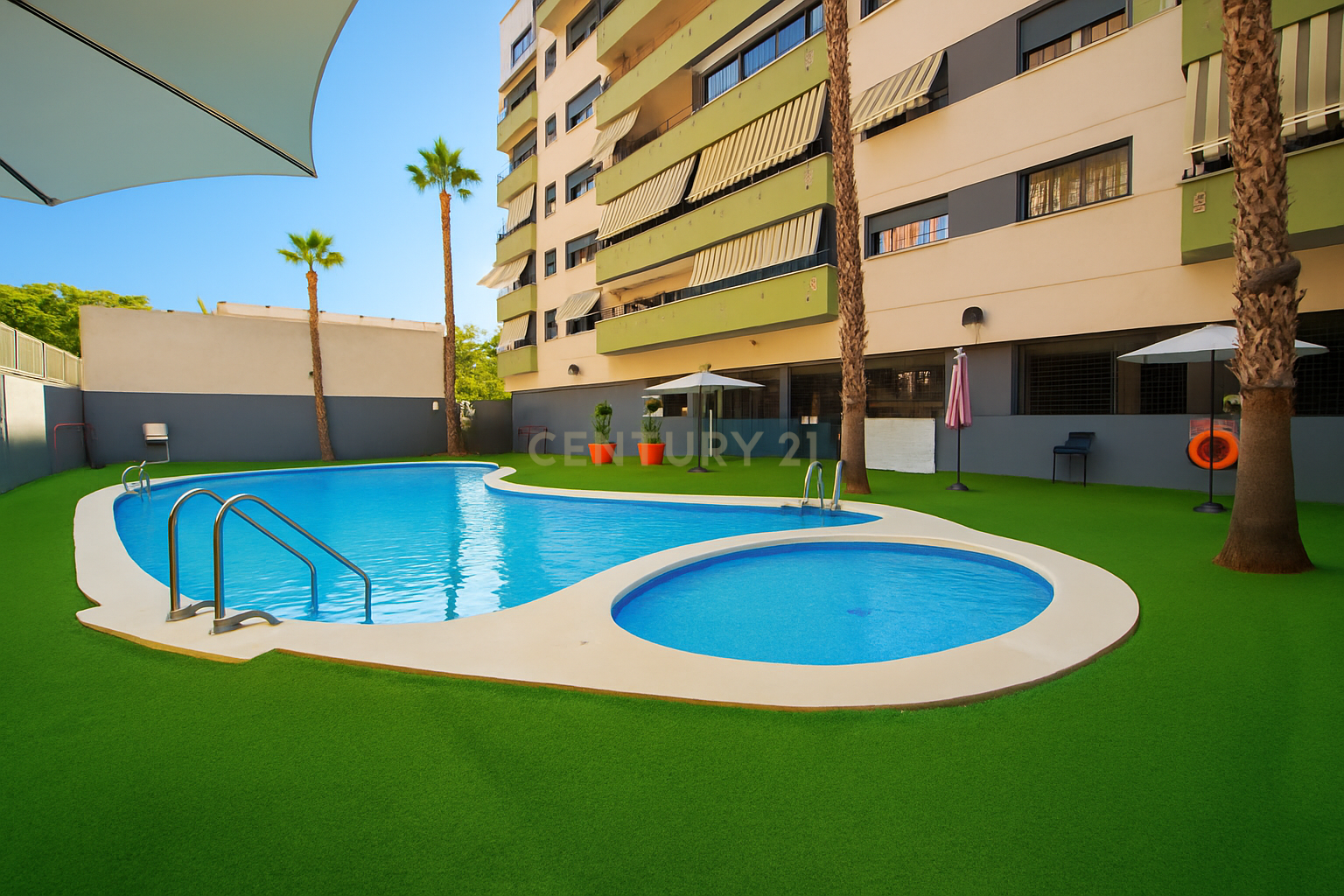 Swimming pool of Flat for sale in Alicante / Alacant  with Air Conditioner, Storage room and Oven