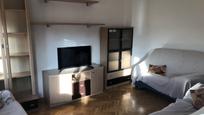 Sala d'estar de Dúplex en venda en Segovia Capital amb Calefacció i Moblat