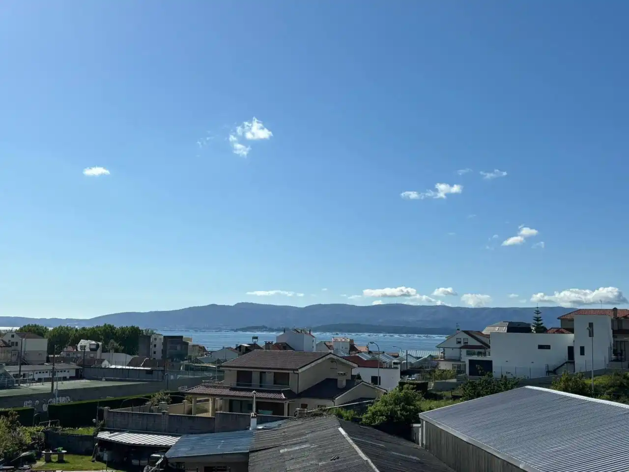 Vista exterior de Pis de lloguer en Vilagarcía de Arousa amb Calefacció, Terrassa i Moblat
