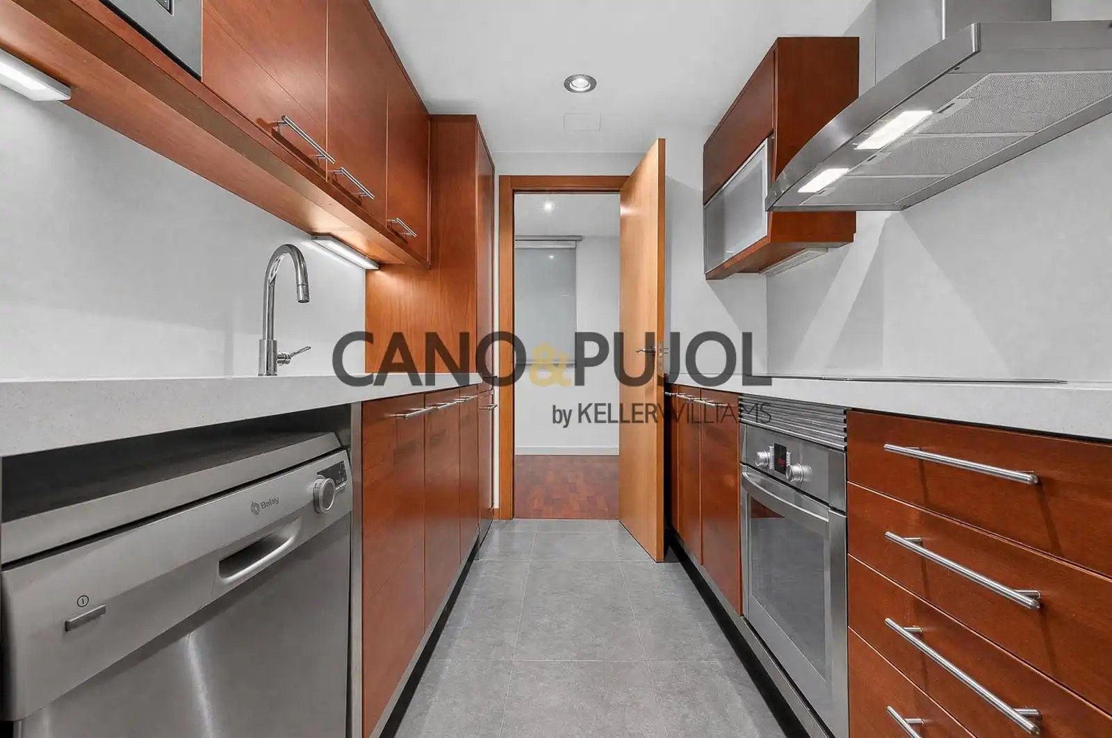 Cuina de Pis en venda en Sant Cugat del Vallès amb Aire condicionat, Calefacció i Parquet