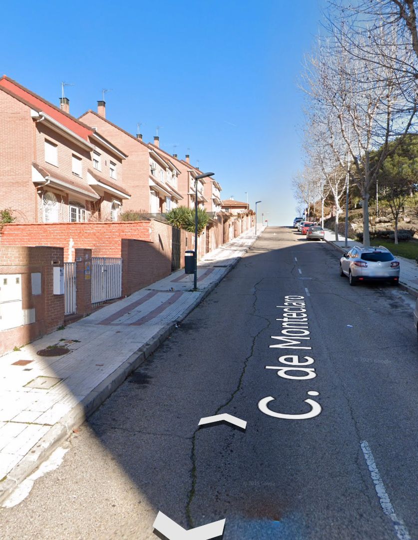 Vista exterior de Casa adosada en venda en Navalcarnero amb Terrassa